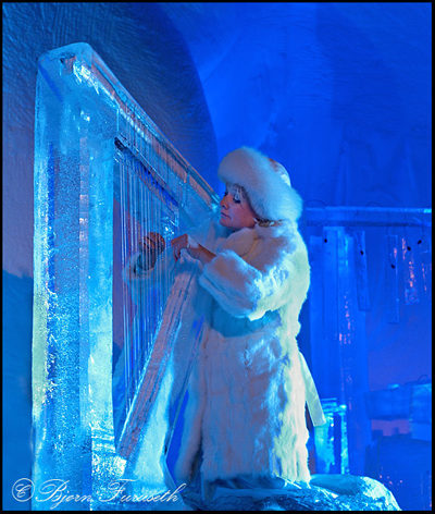 Sisdel Walstad plays the ice harp (photo Bjørn Furuseth)