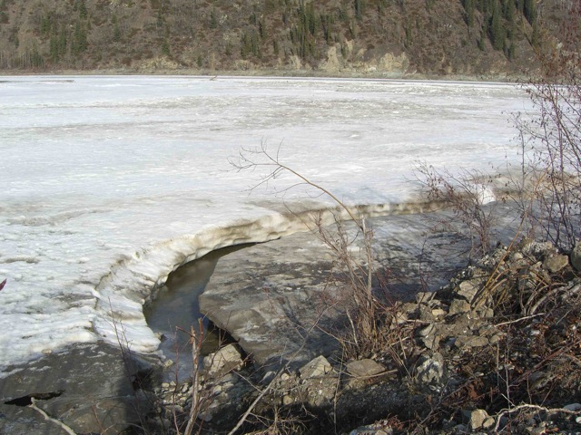 yukon river slow thaw apr25-sm