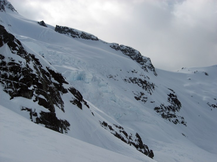 Sometimes I'm an armchair ice-lover, it's true. Need photos from friends like Lars to show me places I'd never dare set foot, boot or ski). Another serac shot from Benvolio Glacier, near Whistler, BC (photo: Lars G)