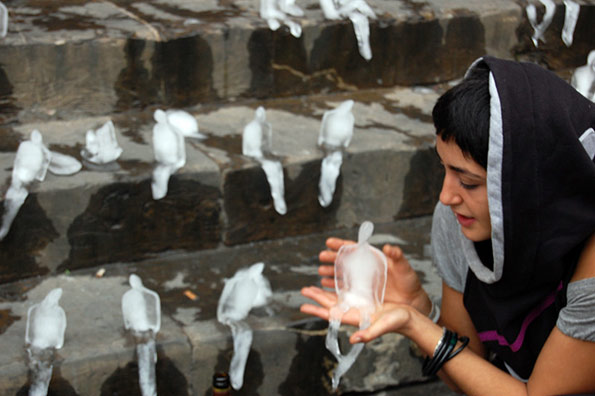 meltingpersongirl1 a passerby examines a Melting Man in Italy, 2008 (photo Kelly Winck)